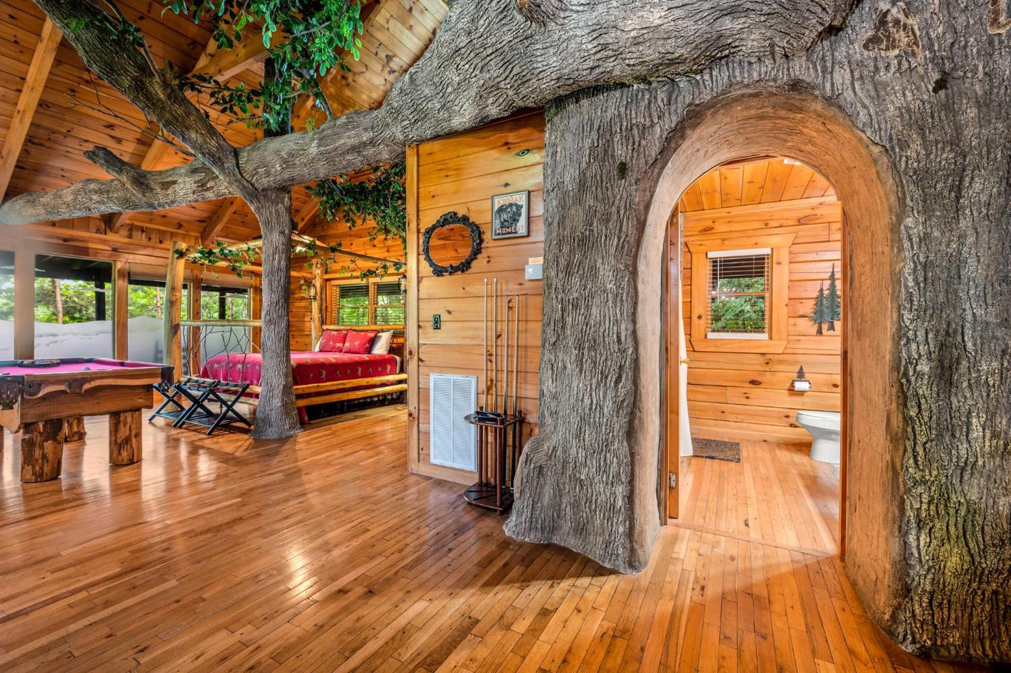 Gatlinburg Enchanted Treehouse By Stony Brook Cabins Exterior photo