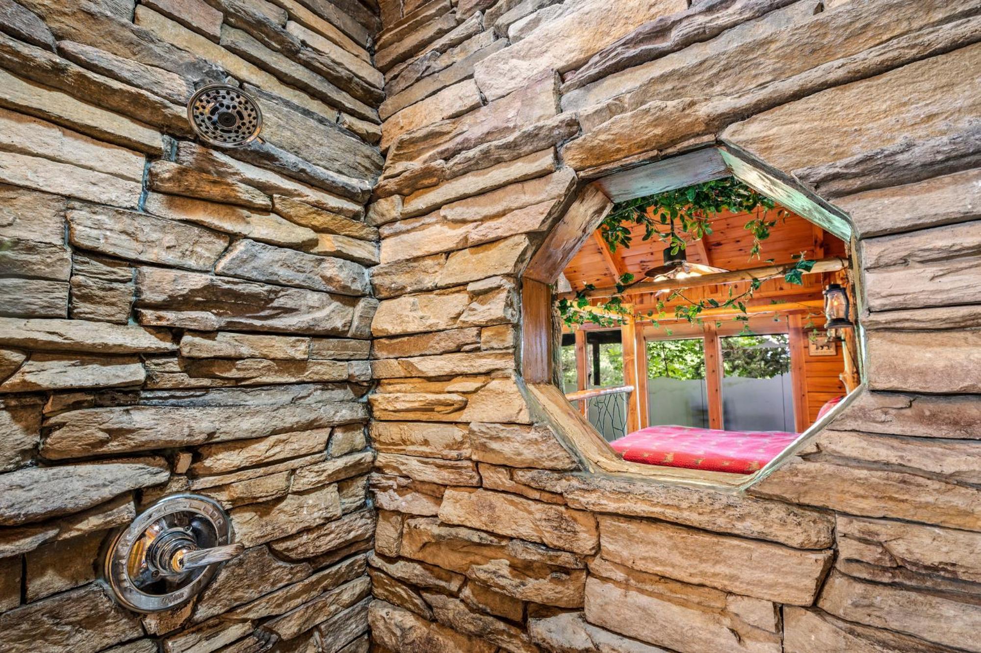 Gatlinburg Enchanted Treehouse By Stony Brook Cabins Exterior photo